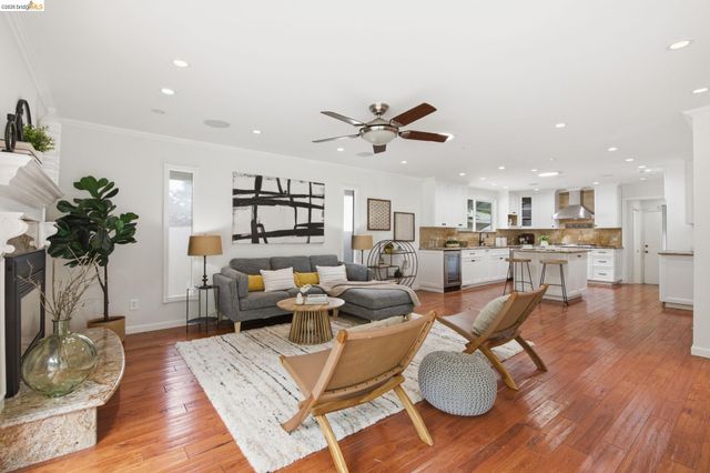 8170 Surrey Ln, Oakland, CA 94605