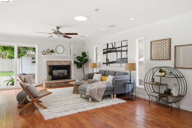 8170 Surrey Ln, Oakland, CA 94605