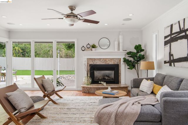 8170 Surrey Ln, Oakland, CA 94605