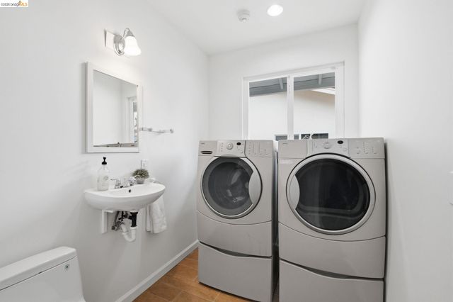 8170 Surrey Ln, Oakland, CA 94605
