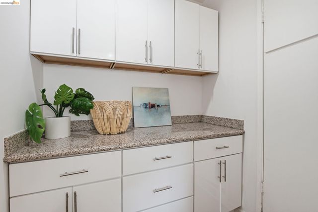 8170 Surrey Ln, Oakland, CA 94605