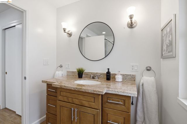 8170 Surrey Ln, Oakland, CA 94605
