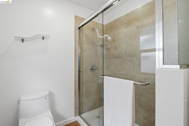 8170 Surrey Ln, Oakland, CA 94605