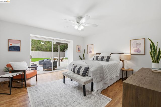 8170 Surrey Ln, Oakland, CA 94605