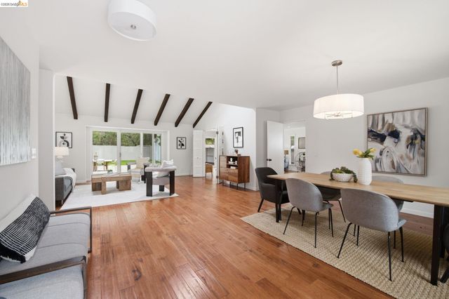 8170 Surrey Ln, Oakland, CA 94605