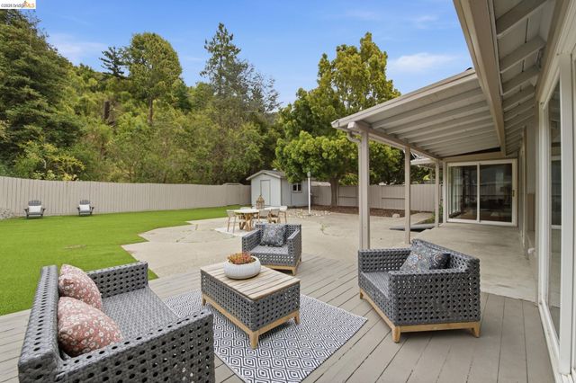 8170 Surrey Ln, Oakland, CA 94605