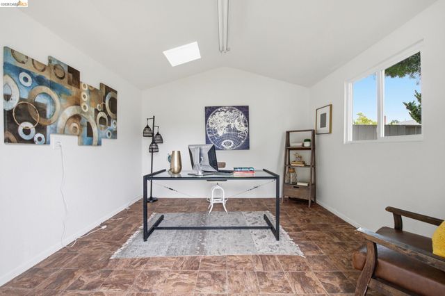 8170 Surrey Ln, Oakland, CA 94605