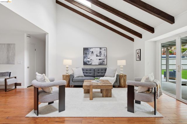 8170 Surrey Ln, Oakland, CA 94605