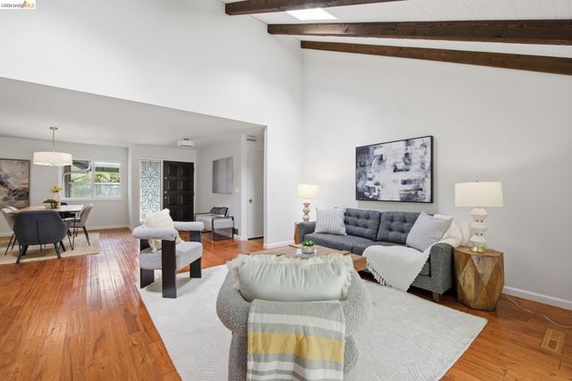 8170 Surrey Ln, Oakland, CA 94605