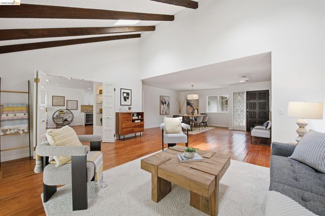 8170 Surrey Ln, Oakland, CA 94605