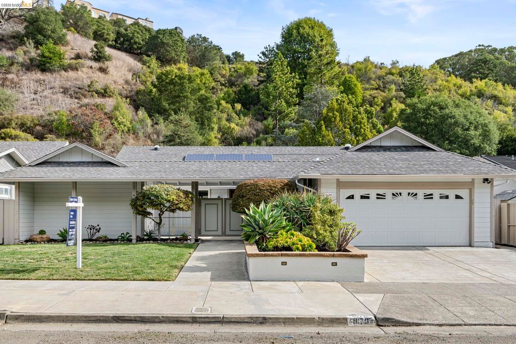 8170 Surrey Ln, Oakland, CA 94605