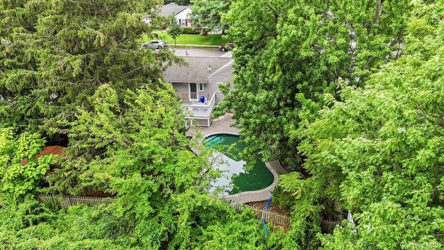 43 Tappan Avenue, Babylon, NY 11702