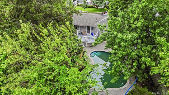 43 Tappan Avenue, Babylon, NY 11702