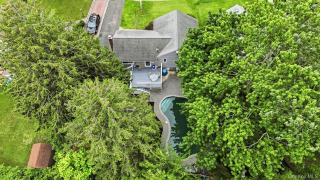 43 Tappan Avenue, Babylon, NY 11702
