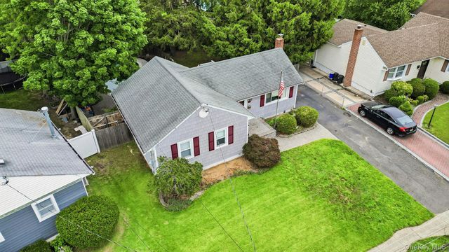 43 Tappan Avenue, Babylon, NY 11702
