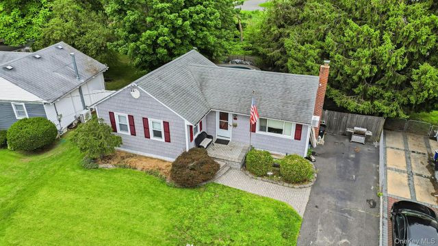 43 Tappan Avenue, Babylon, NY 11702