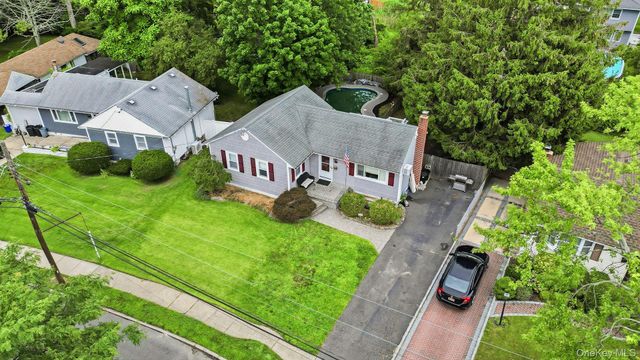 43 Tappan Avenue, Babylon, NY 11702