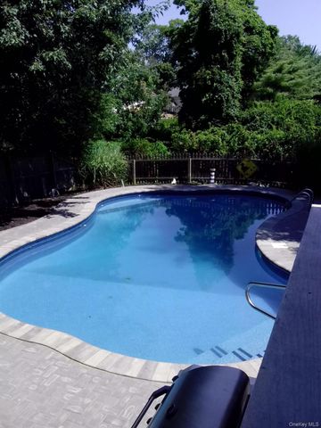 43 Tappan Avenue, Babylon, NY 11702
