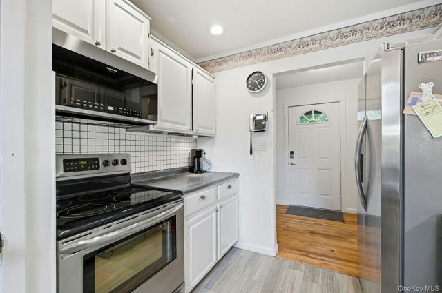 43 Tappan Avenue, Babylon, NY 11702