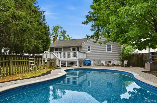 43 Tappan Avenue, Babylon, NY 11702