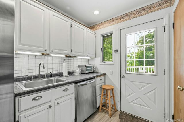 43 Tappan Avenue, Babylon, NY 11702