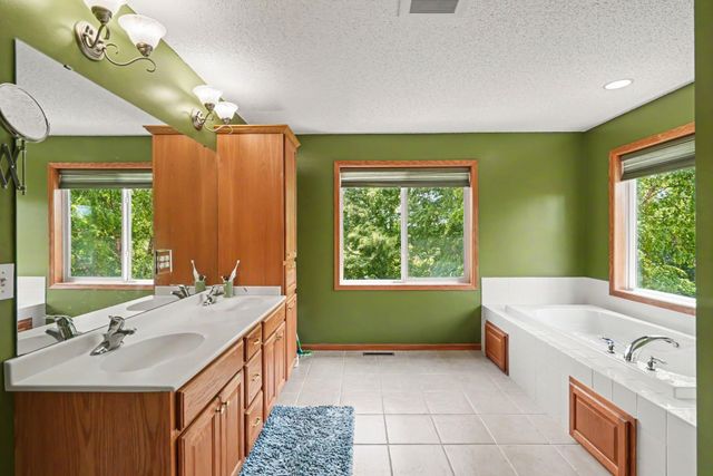 6452 Pheasant Hills Drive, Hugo, MN 55038