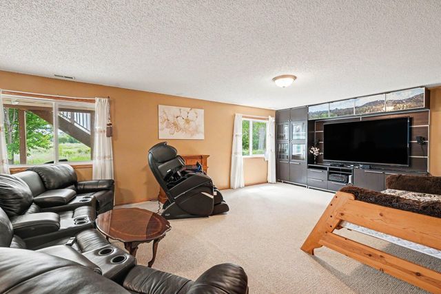 6452 Pheasant Hills Drive, Hugo, MN 55038