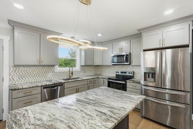 216 Twin Oaks Rd, Mcminnville, TN 37110