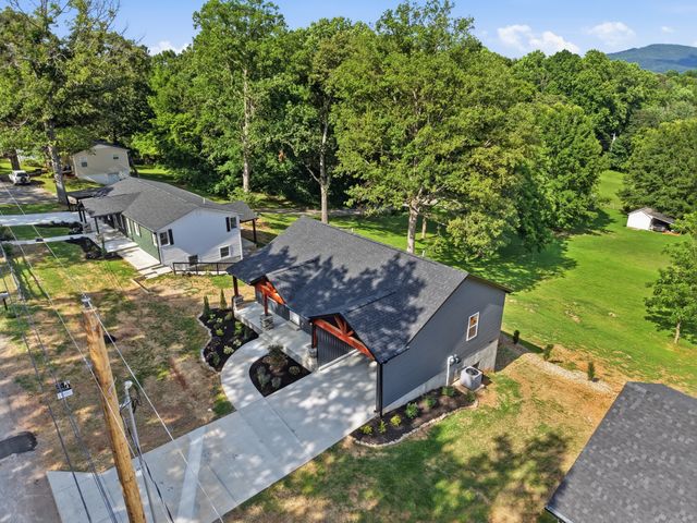 216 Twin Oaks Rd, Mcminnville, TN 37110