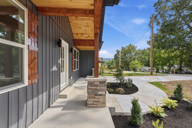 216 Twin Oaks Rd, Mcminnville, TN 37110