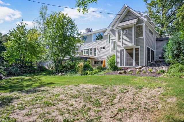 20590 Linden Road, Deephaven, MN 55331