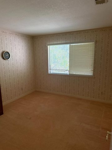18060 Burgen Dr, Applegate, CA 95703