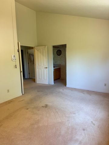 18060 Burgen Dr, Applegate, CA 95703