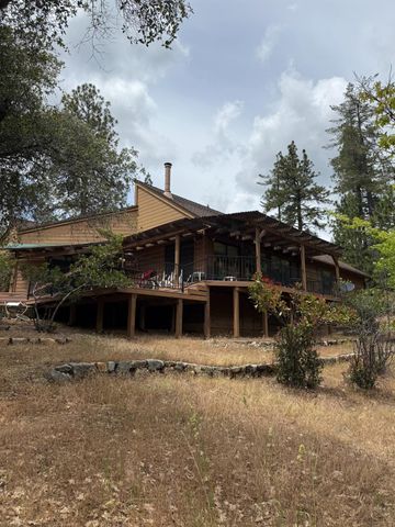 18060 Burgen Dr, Applegate, CA 95703