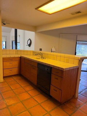 18060 Burgen Dr, Applegate, CA 95703