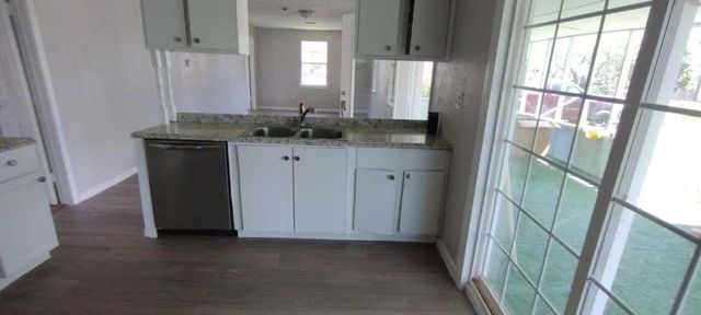 122 S Circle Drive, Liverpool, TX 77577