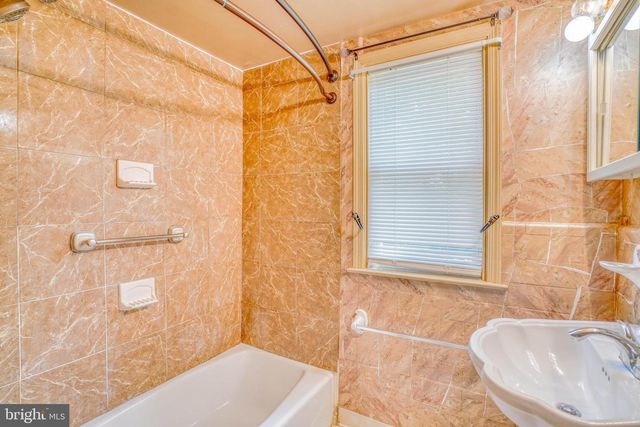 329 LAUREL RD, Sharon Hill, PA 19079