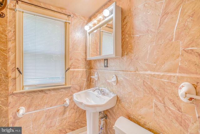 329 LAUREL RD, Sharon Hill, PA 19079