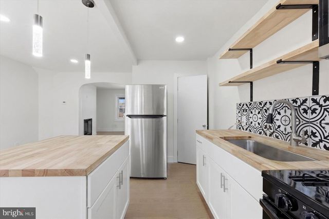 422 DARBY TER, Darby, PA 19023