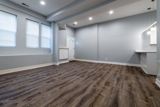 3579 W Mclean Avenue, Chicago, IL 60647