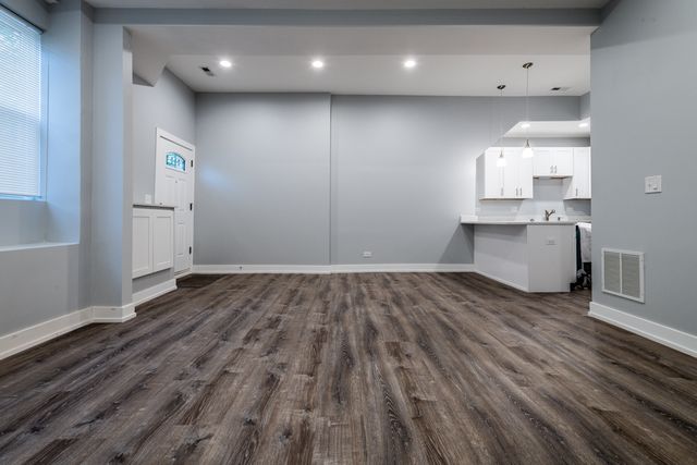 3579 W Mclean Avenue, Chicago, IL 60647