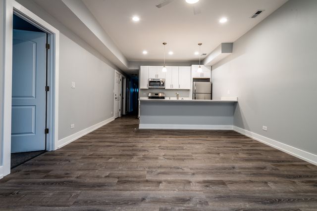 3579 W Mclean Avenue, Chicago, IL 60647