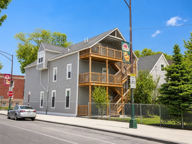 3579 W Mclean Avenue, Chicago, IL 60647