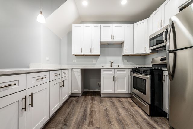 3579 W Mclean Avenue, Chicago, IL 60647