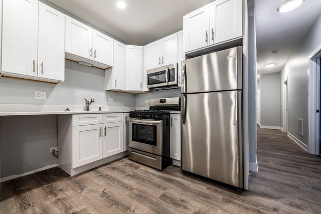 3579 W Mclean Avenue, Chicago, IL 60647