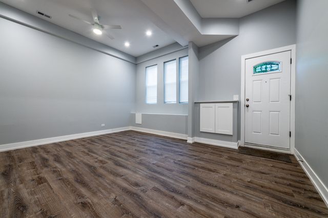 3579 W Mclean Avenue, Chicago, IL 60647