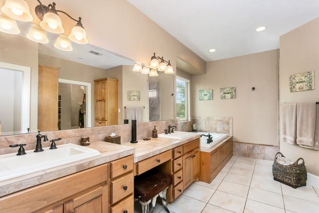 1320 Pass Creek Rd, Kerrville, TX 78028