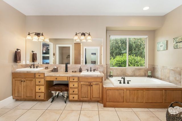 1320 Pass Creek Rd, Kerrville, TX 78028