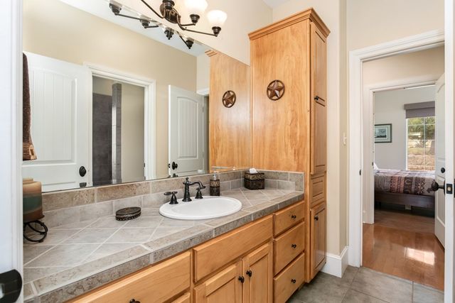 1320 Pass Creek Rd, Kerrville, TX 78028