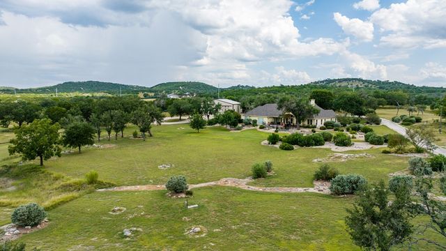 1320 Pass Creek Rd, Kerrville, TX 78028